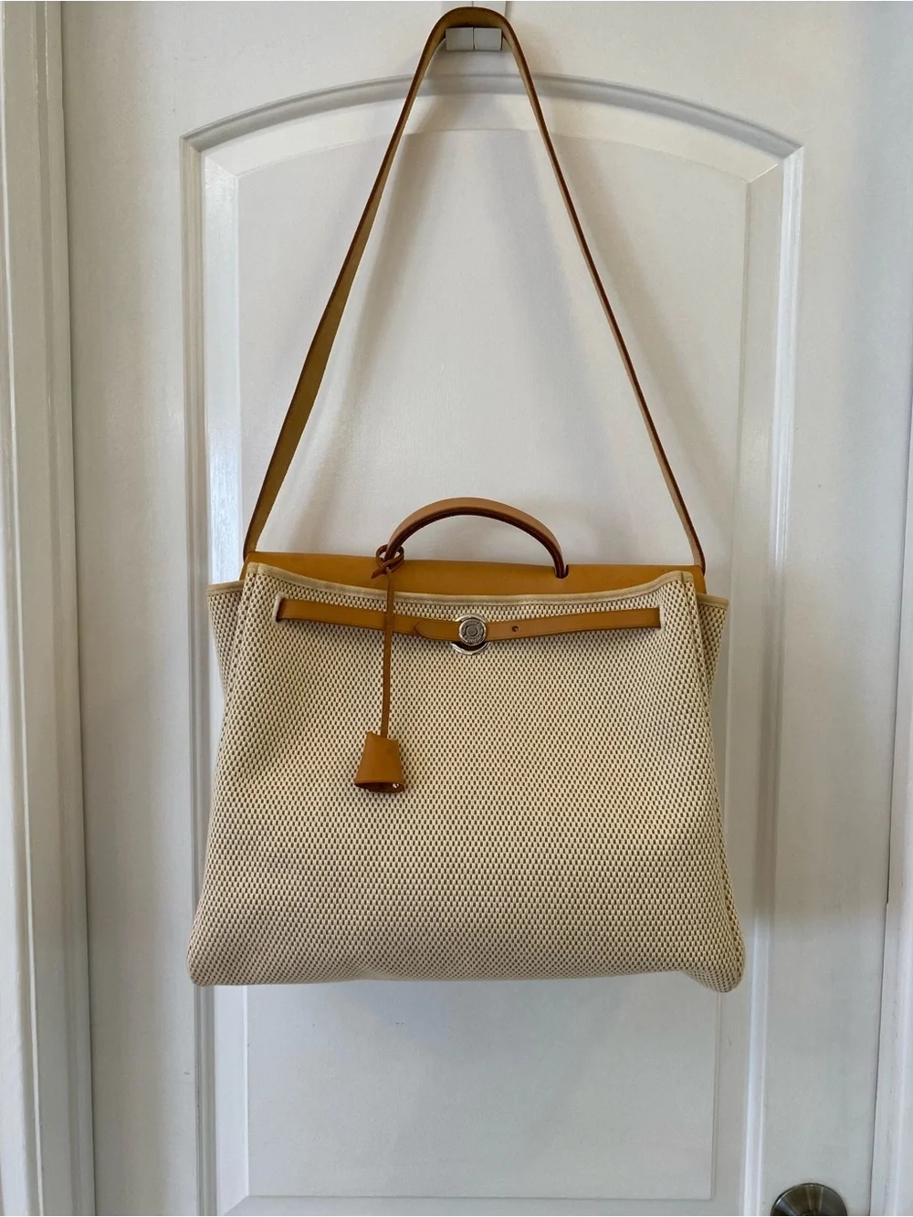 HERMÉS 30PM Cowhide/Canvas HERBAG w/ Silver Lock/Key, Shoulder Strap & Full Set